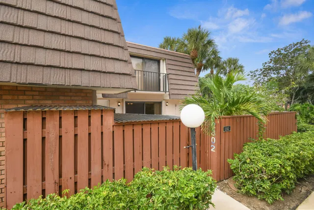 Residence photo 2