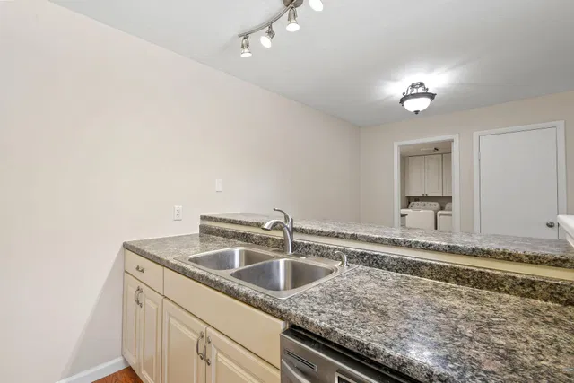 Residence photo 20