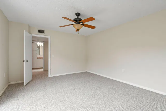 Residence photo 30