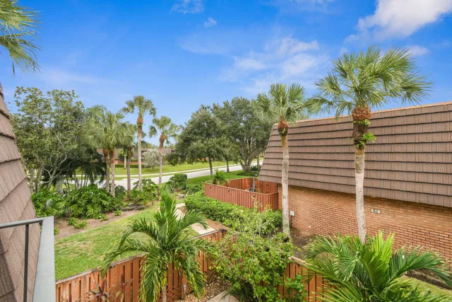 Residence photo 37