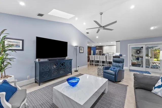 Residence photo 16