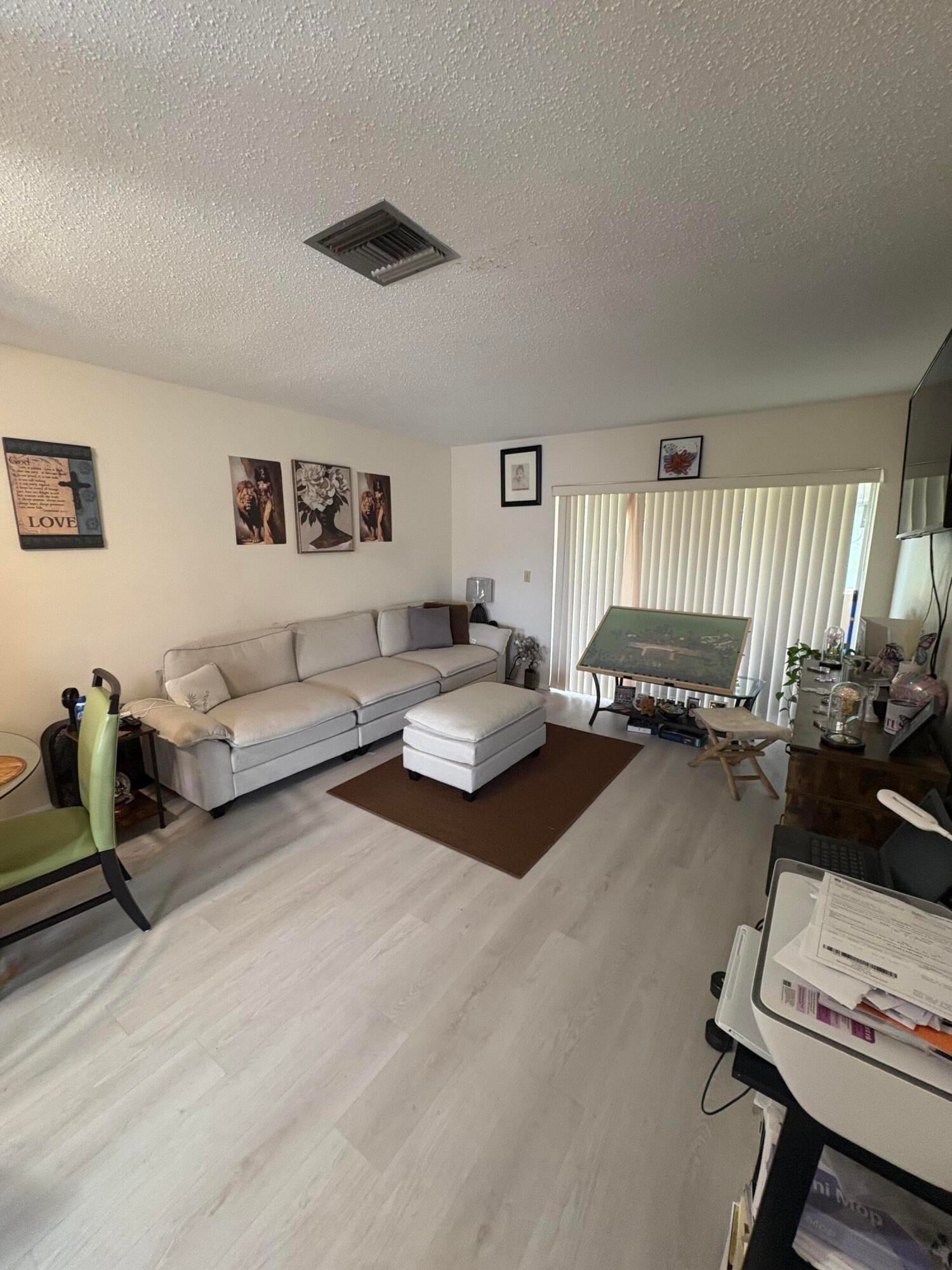 Unit E photo 3