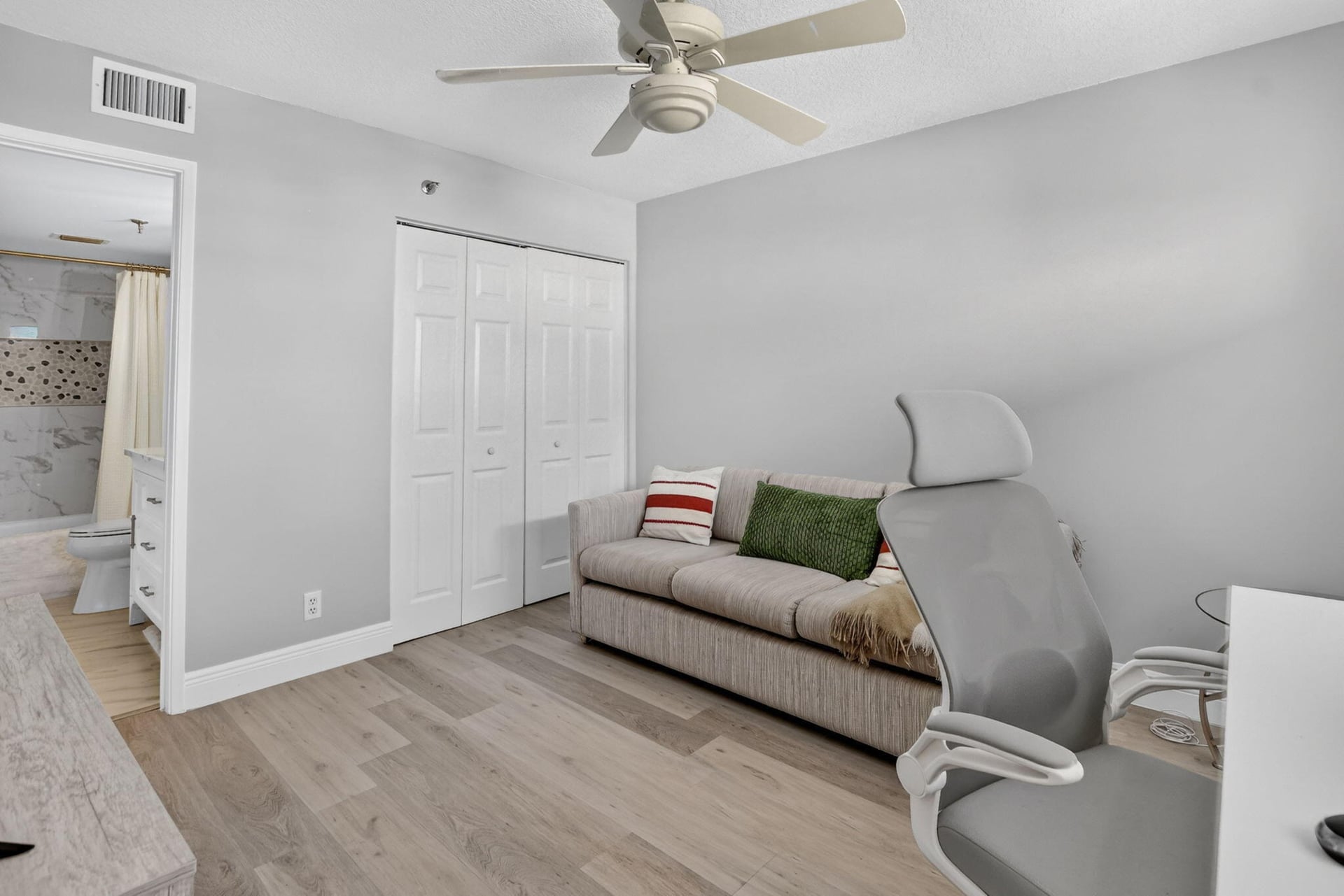 Unit 807 photo 30