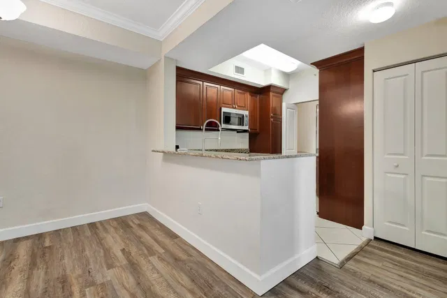 Unit 2124 photo 5