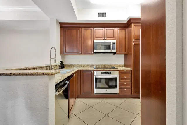  Unit 2124 photo 6