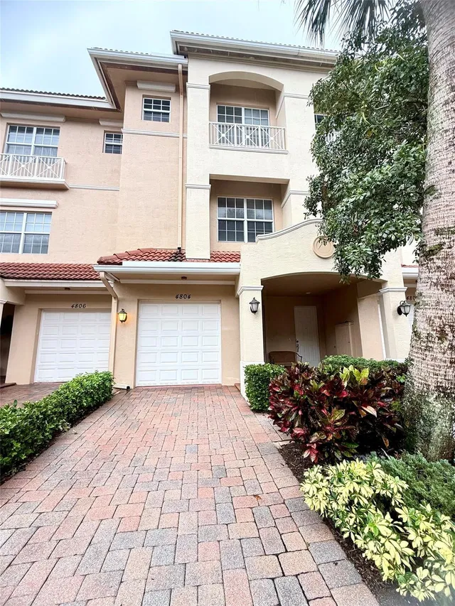Residence photo 2