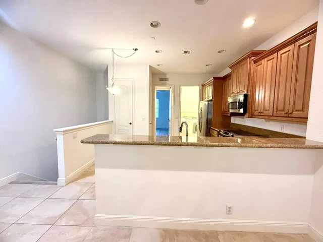Residence photo 12