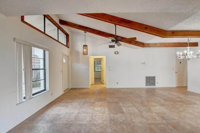  Residence photo 6