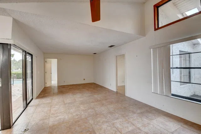  Residence photo 8