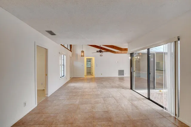  Residence photo 9