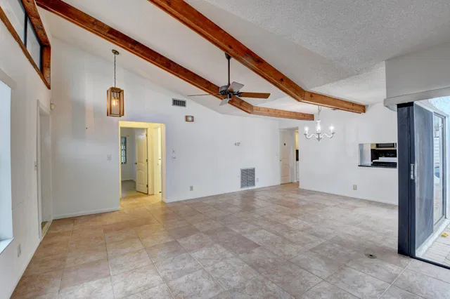  Residence photo 10