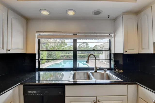  Residence photo 12