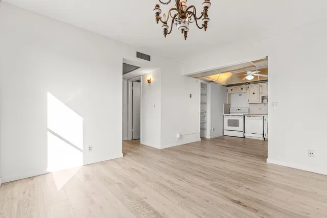  Residence photo 9