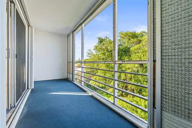 Residence photo 30