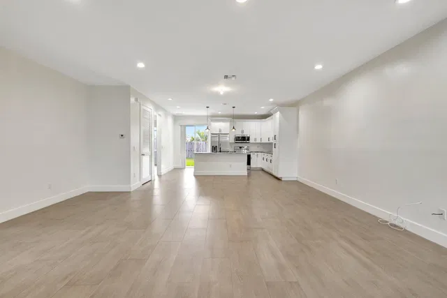  Residence photo 4