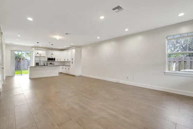  Residence photo 5