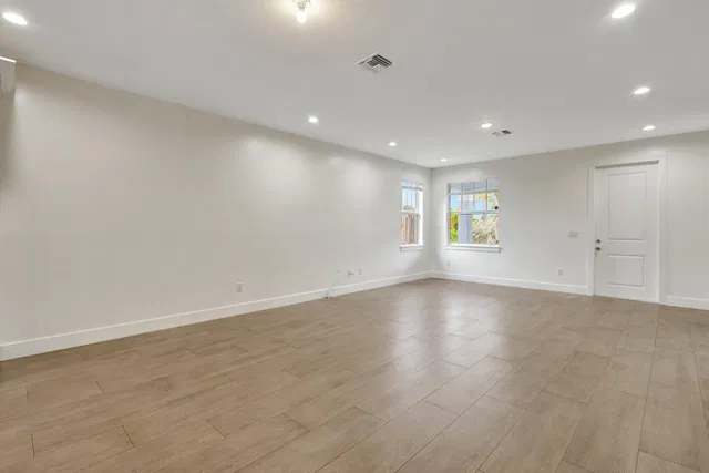  Residence photo 6