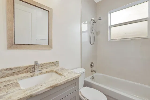  Residence photo 16
