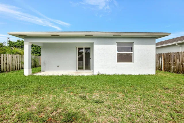  Residence photo 30