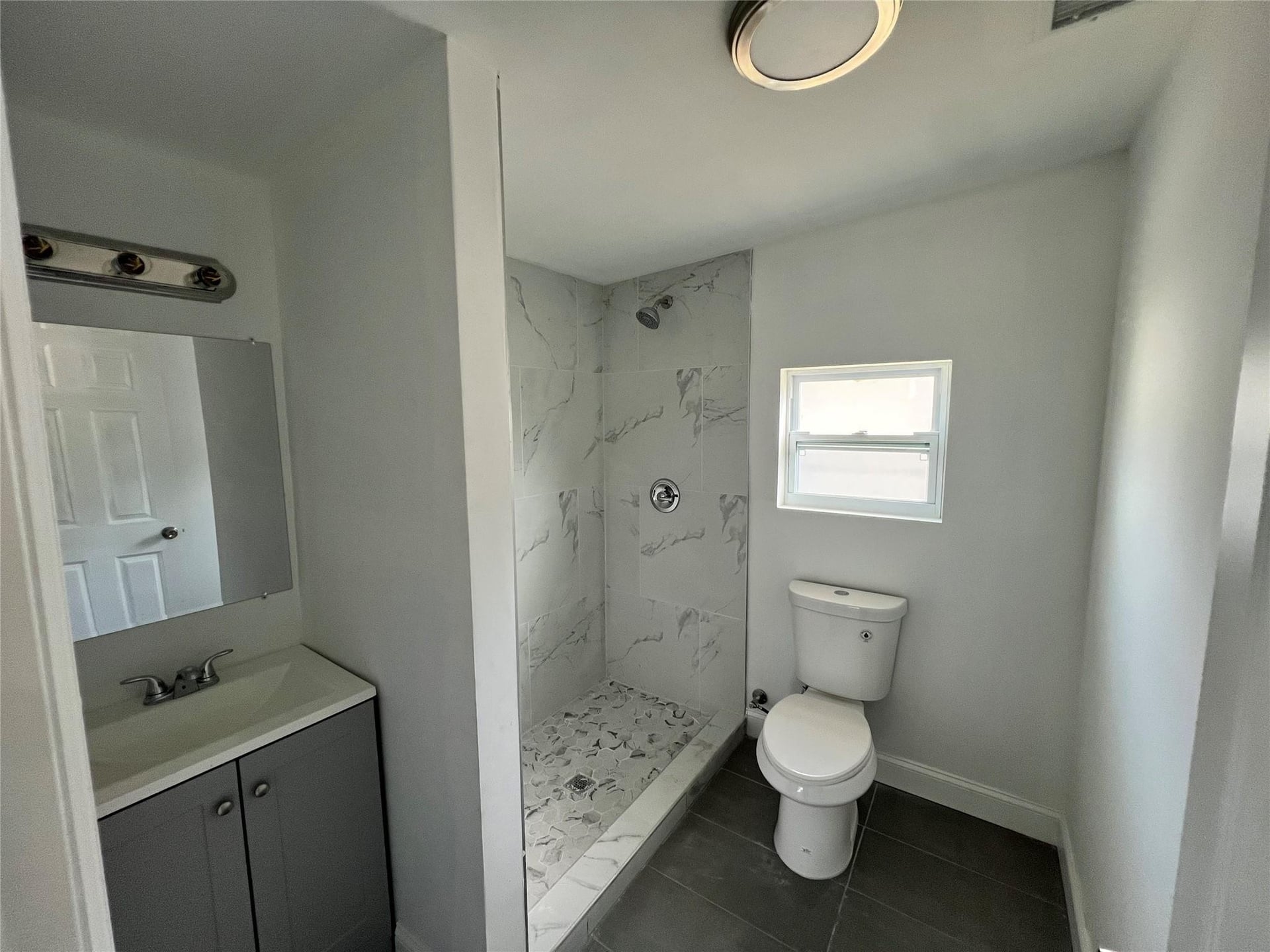 Unit B photo 12