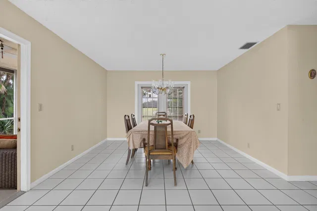 Residence photo 12