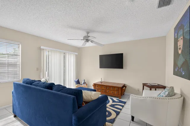 Residence photo 22