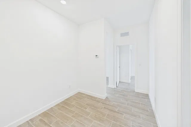 Residence photo 77