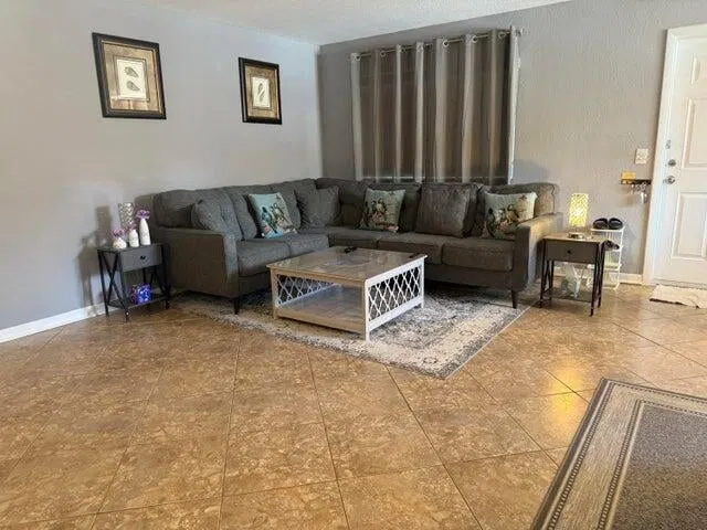 Residence photo 3