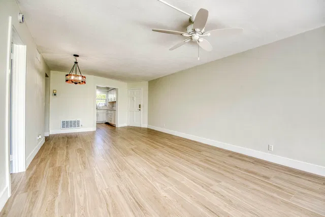 Unit 115 photo 10
