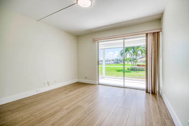 Unit 115 photo 14