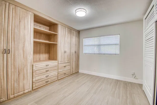 Unit 115 photo 17