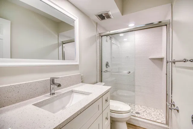 Unit 115 photo 19