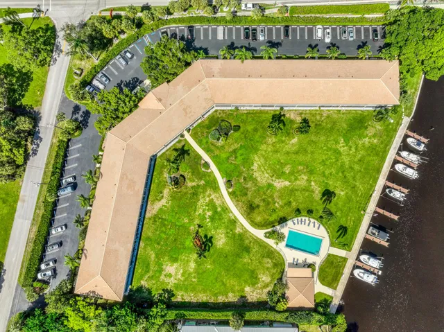 Unit 115 photo 26