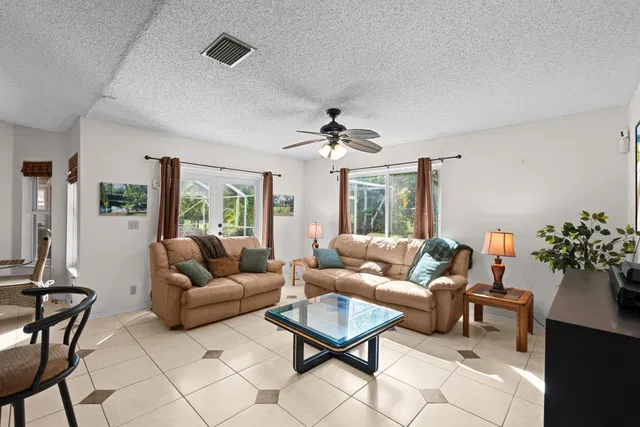 Residence photo 17