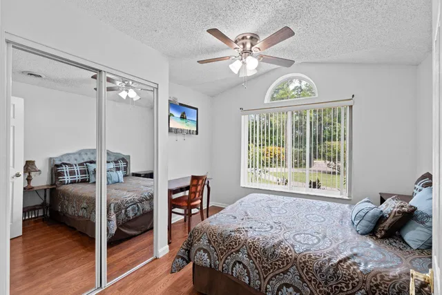 Residence photo 26