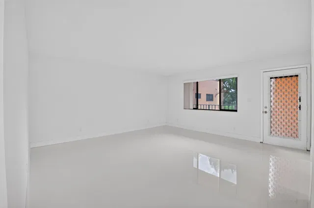 Unit 155 photo 5