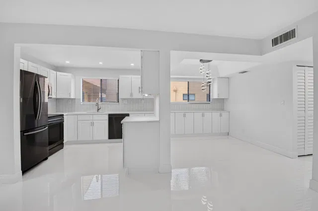 Unit 155 photo 10
