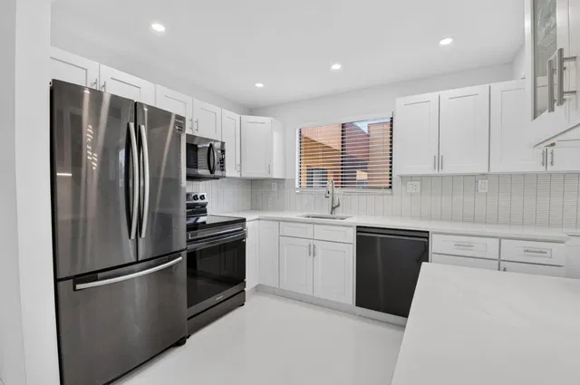 Unit 155 photo 14