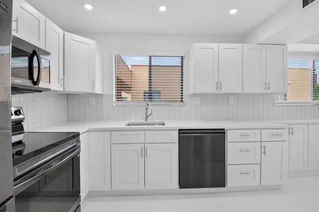Unit 155 photo 16