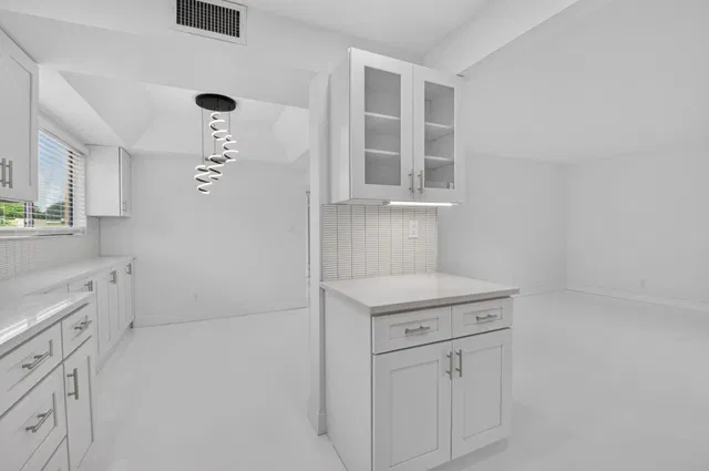 Unit 155 photo 17