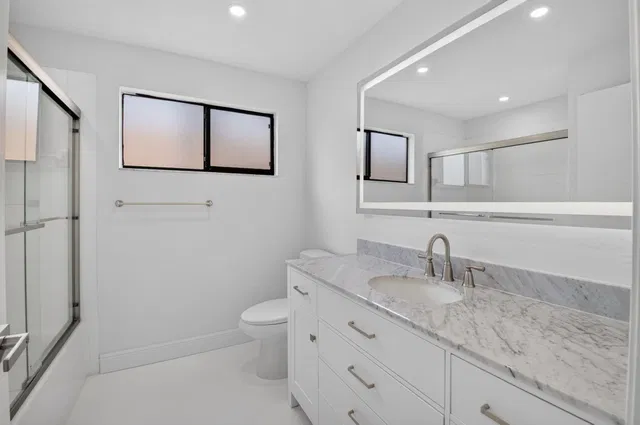 Unit 155 photo 19