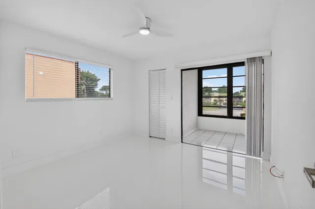 Unit 155 photo 20