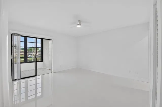 Unit 155 photo 24