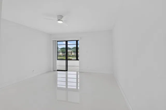 Unit 155 photo 26