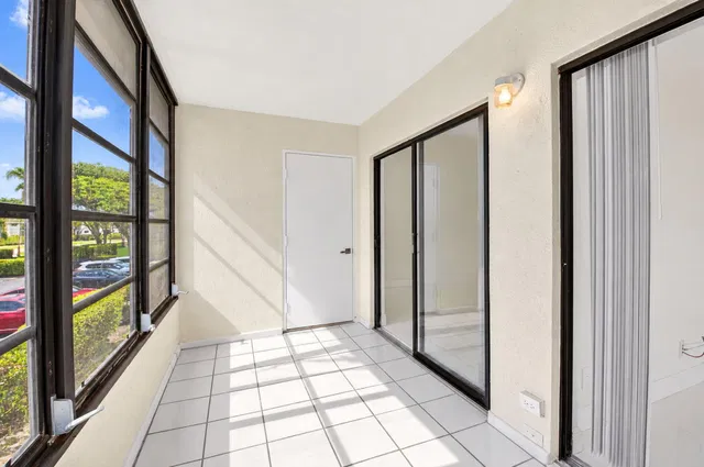 Unit 155 photo 31