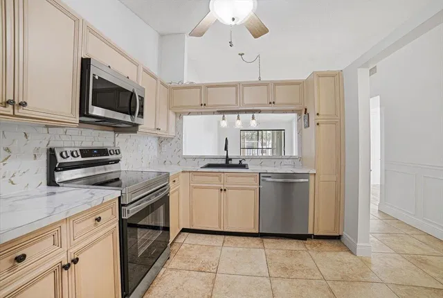 Unit 206 photo 5