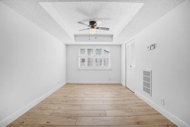 Unit 206 photo 8