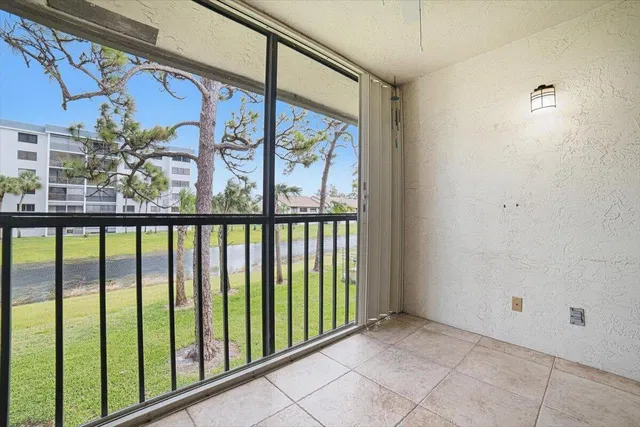 Unit 206 photo 22