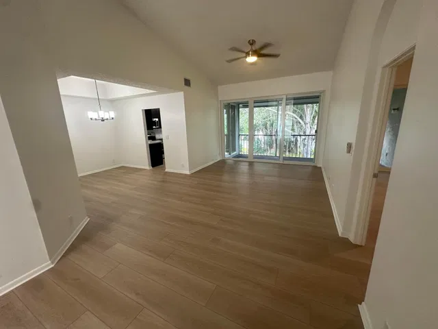  Unit 507 photo 6