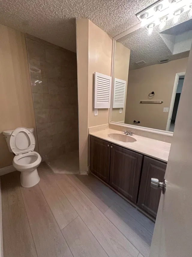  Unit 507 photo 10